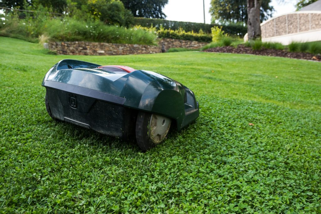  Personal service robots, such as vacuum cleaning and lawn-mowing robots, are widely available
